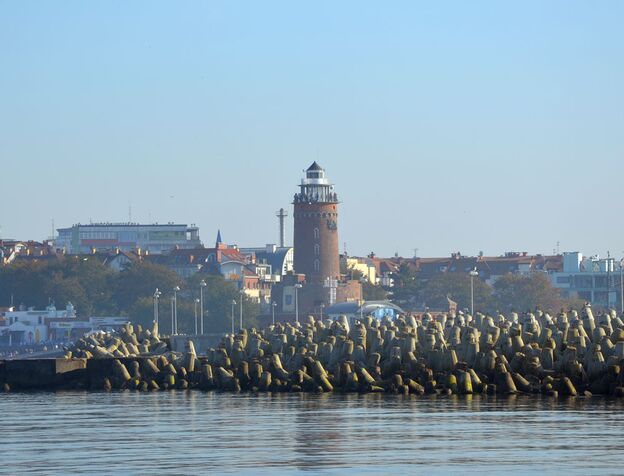 Leuchtturm von der Seeseite in  Kolberg. Foto: Kolberg-Café