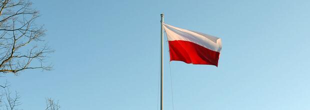 Polnische Flagge in Kolobrzeg (Kolberg). Foto: Kolberg-Cafe