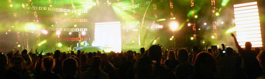 Bühne beim Sunrise-Festival für elektronische Musik. Foto: Kolberg-Café
