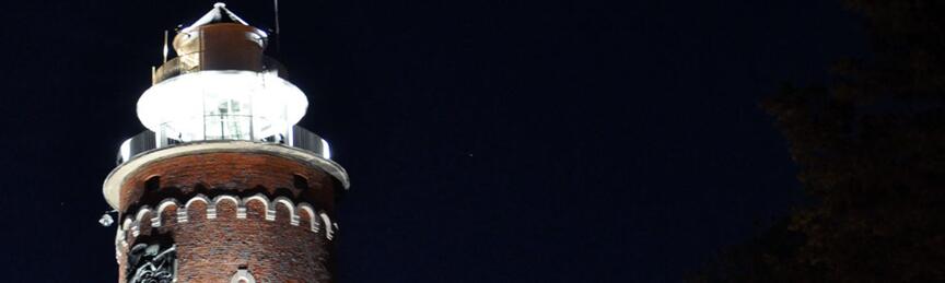 Kolobrzeger - Kolberger Leuchtturm bei Nacht. Foto: Kolberg-Café