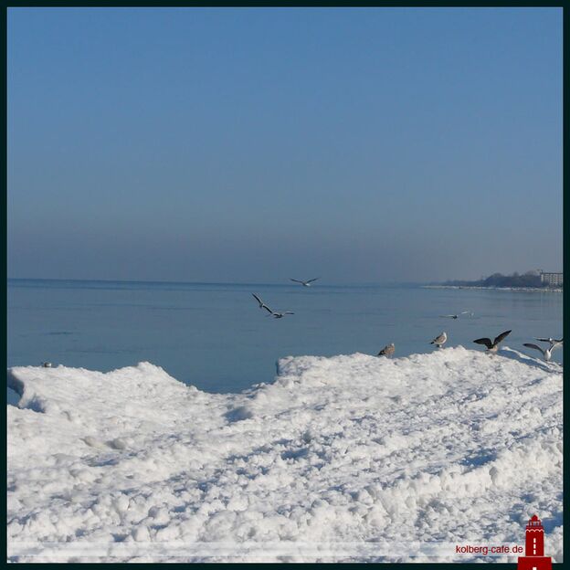 Strand in Kolberg an der Ostsee - im Winter Strand in Kolberg an der Ostsee - im Winter