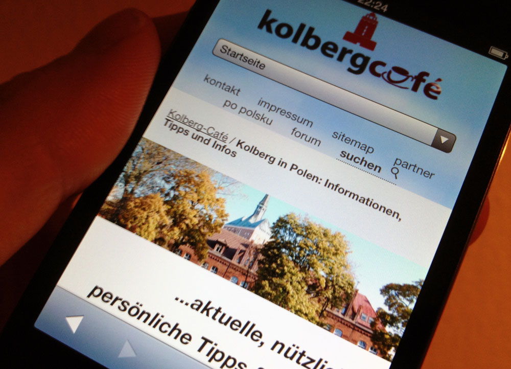 Kolberg-Café auf einem Smartphone. Foto: Kolberg-Café Kolberg-Café auf einem Smartphone. Foto: Kolberg-Café