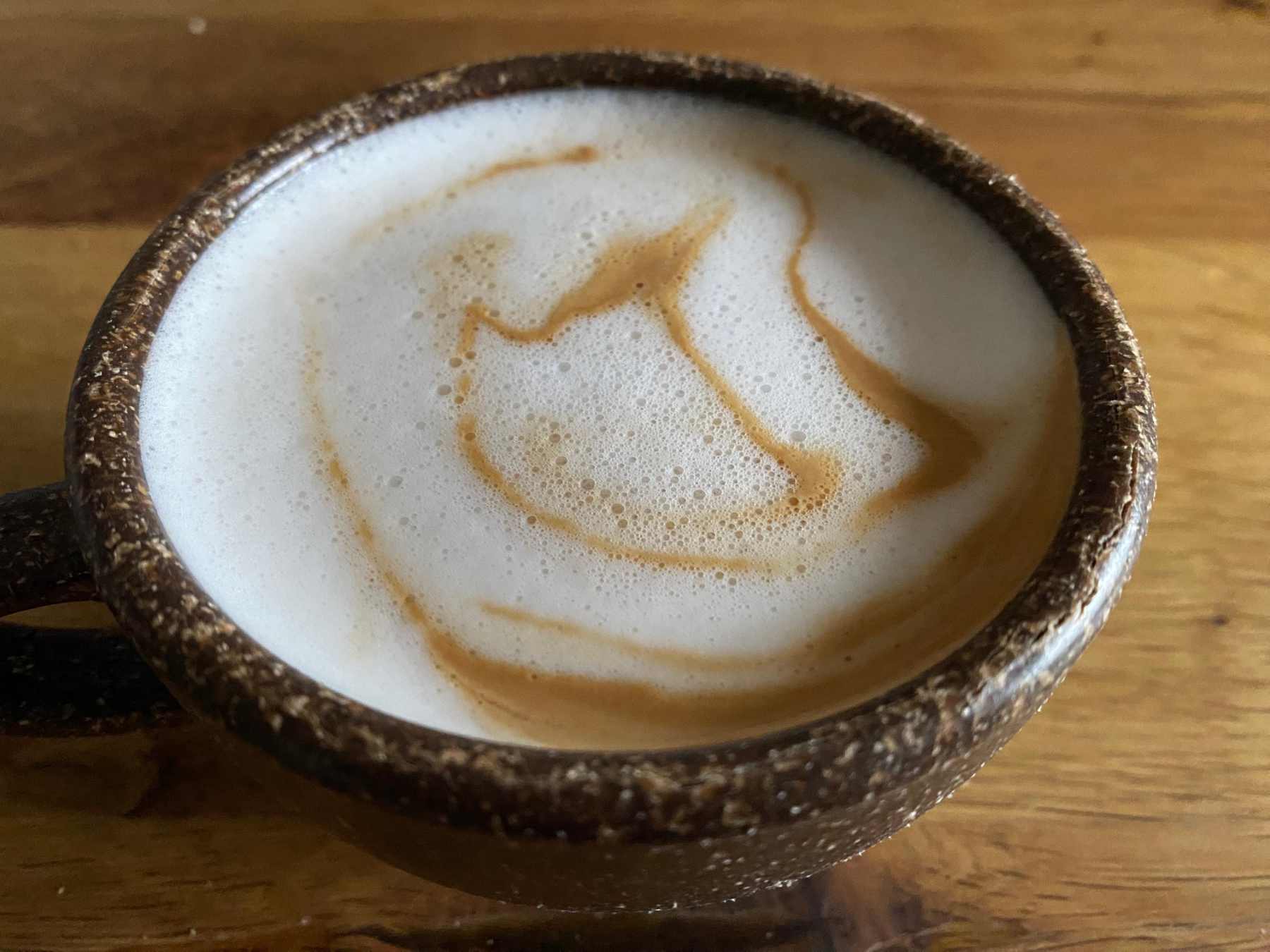 Ein Café, ein Cappuccino oder Flat White, man weiß es nicht. Gemacht und fotografiert vom Kolberg-Café. Ein Café, ein Cappuccino oder Flat White, man weiß es nicht. Gemacht und fotografiert vom Kolberg-Café.