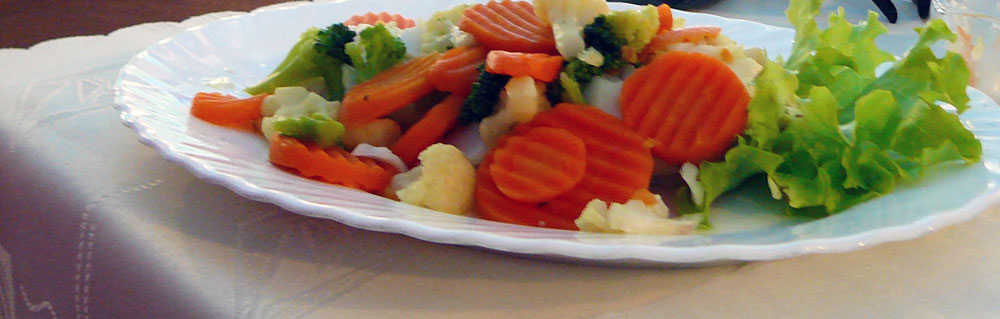 Ein Salatteller in einem Restaurant in Kolobrzeg - Kolberg. Foto: Kolberg-Café