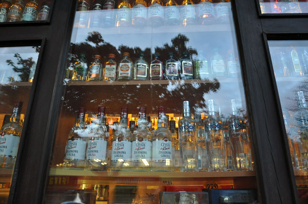 Alkohol-Auslage eines Geschäfts. Foto: Kolberg-Café Alkohol-Auslage eines Geschäfts. Foto: Kolberg-Café