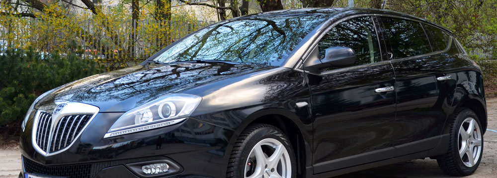 Auto auf einem Parkplatz. Foto: Kolberg-Café