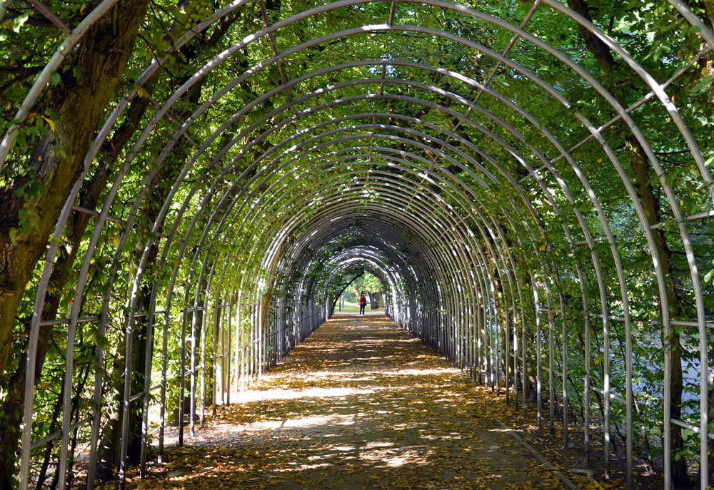 Laubengang Park Kolberg. Foto: Kolberg-Cafe