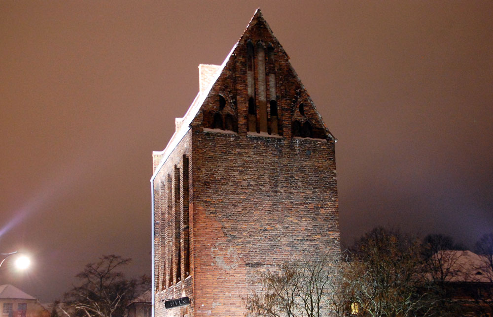 Luntenturm in der Nacht. Foto: Kolberg-Cafe