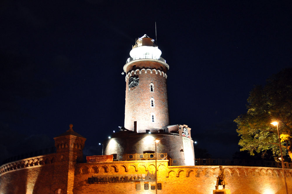 Leuchturm in Kolberg bei Nacht. Foto: Kolberg-Café