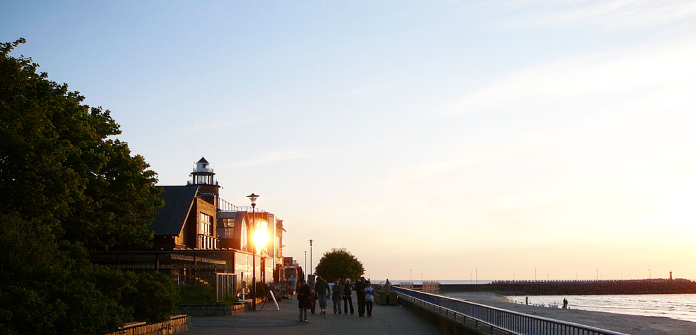 Restaurant Rewinski an der Promenade Kolberg. Foto: Kolberg-Café Restaurant Rewinski an der Promenade in Kolberg. Foto: Kolberg-Café