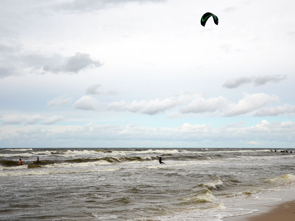 Kitedrachen am Strand von Kolberg. Foto: Kolberg-Café