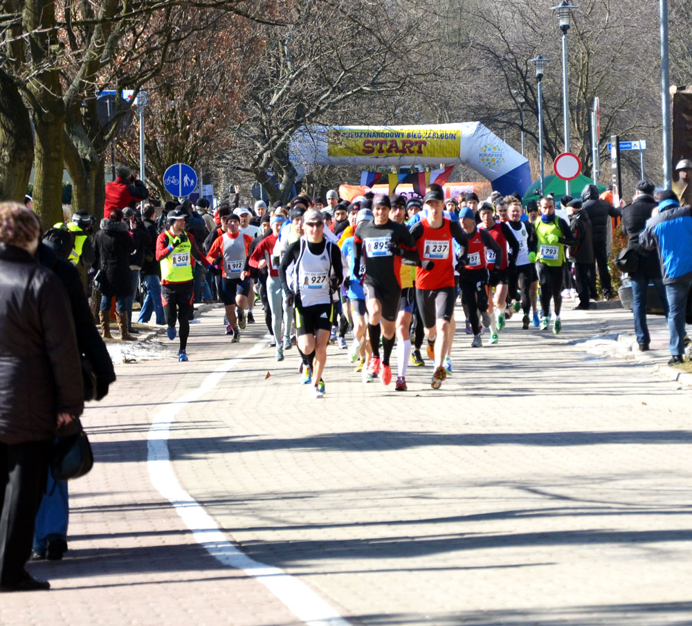 Beim Kolberg-Marathon 2013, Läufergruppe am Start